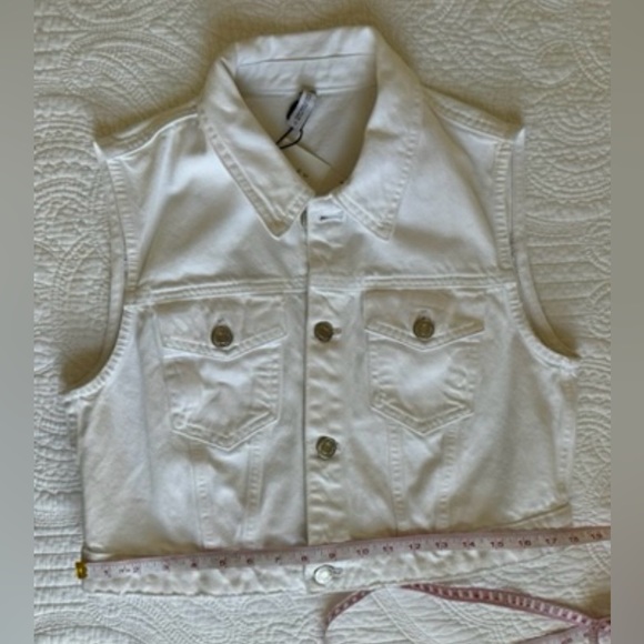 Zara Classic White Vest. Size L - Picture 7 of 11